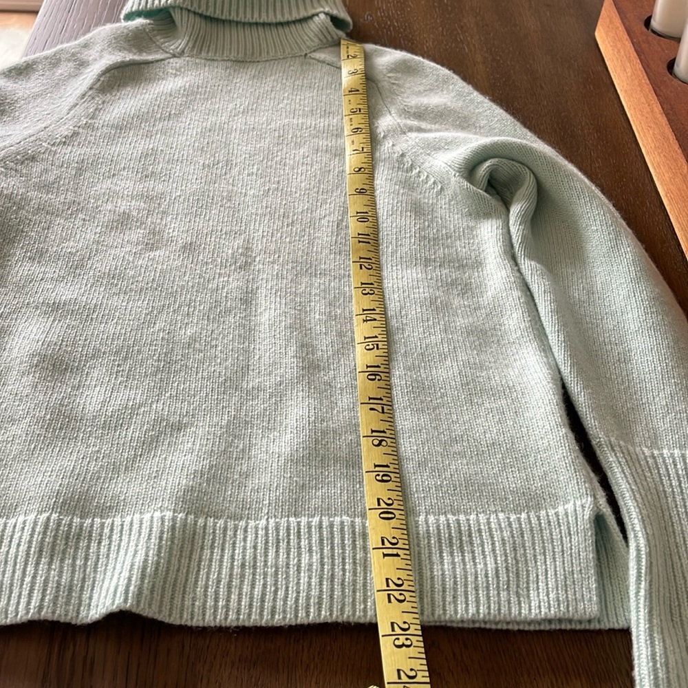 *SOLD* J. Crew Cashmere & Wool Turtleneck Sweater, Extra-Small, Mint Green - Picture 7 of 7